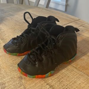 Nike Posite One Black Fruity Pepples Kid Multi colored graphics Shoe Size 13